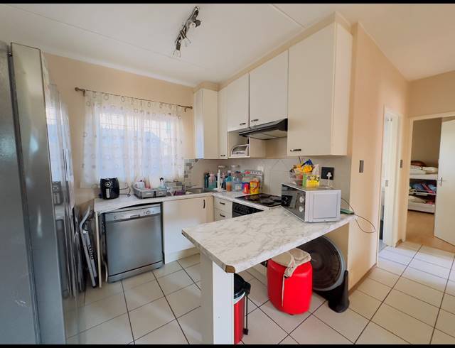 2 BEDROOM TOWNHOUSE FOR SALE IN MONDEOR